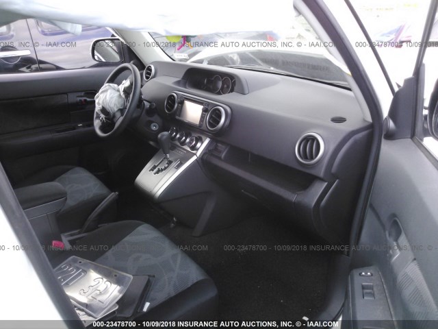 JTLZE4FE9FJ071787 - 2015 TOYOTA SCION XB WHITE photo 5