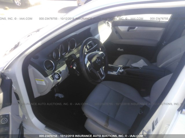 WDDGF4HB6DA849257 - 2013 MERCEDES-BENZ C 250 WHITE photo 5