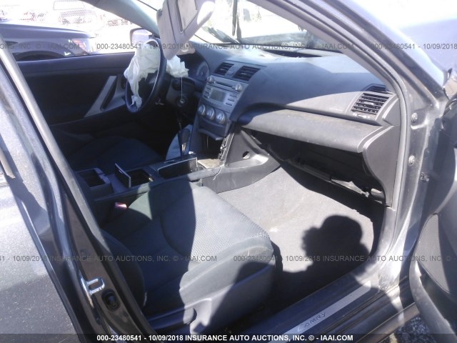 4T1BF3EK7AU502268 - 2010 TOYOTA CAMRY SE/LE/XLE 灰色 照片 5