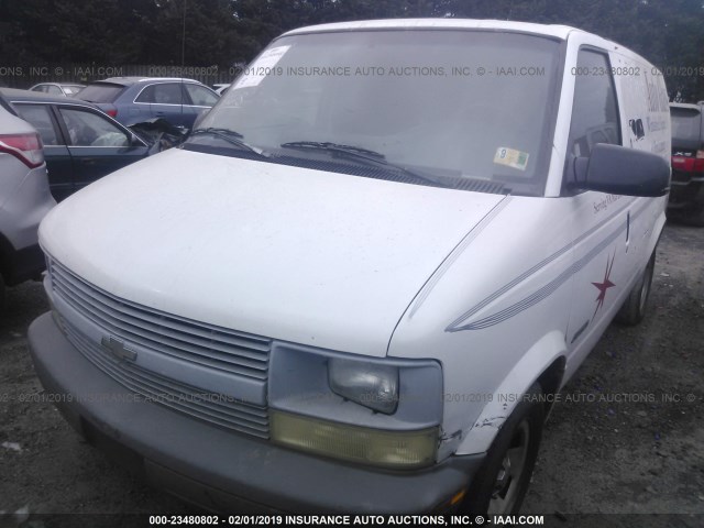 1GCDM19X22B121938 - 2002 CHEVROLET ASTRO WHITE photo 2