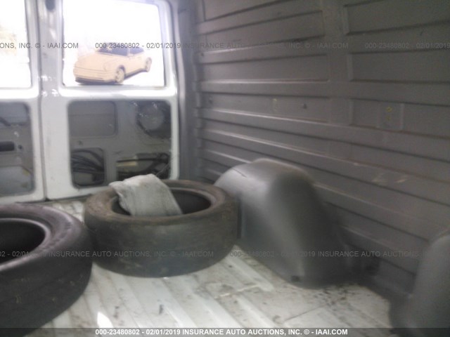 1GCDM19X22B121938 - 2002 CHEVROLET ASTRO WHITE photo 8