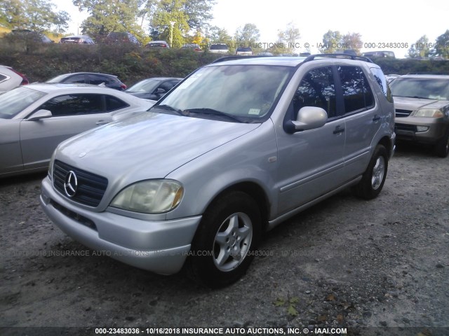 4JGAB54E21A243771 - 2001 MERCEDES-BENZ ML 320 SILVER photo 2