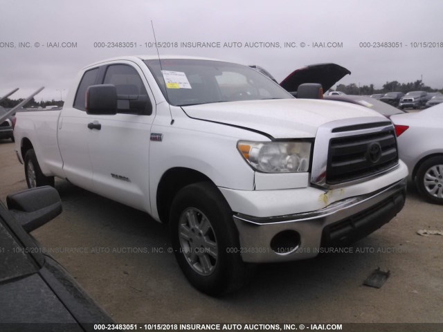 5TFTY5F12AX006913 - 2010 TOYOTA TUNDRA DOUBLE CAB SR5 WHITE photo 1