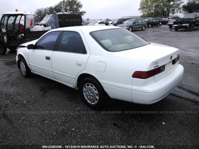 4T1BG22KXVU752766 - 1997 TOYOTA CAMRY CE/LE/XLE WHITE photo 3