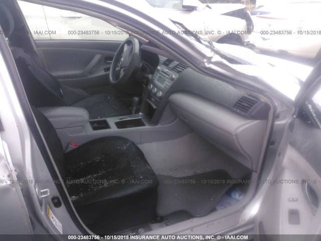 4T1BE46KX8U245656 - 2008 TOYOTA CAMRY CE/LE/XLE/SE SILVER photo 5