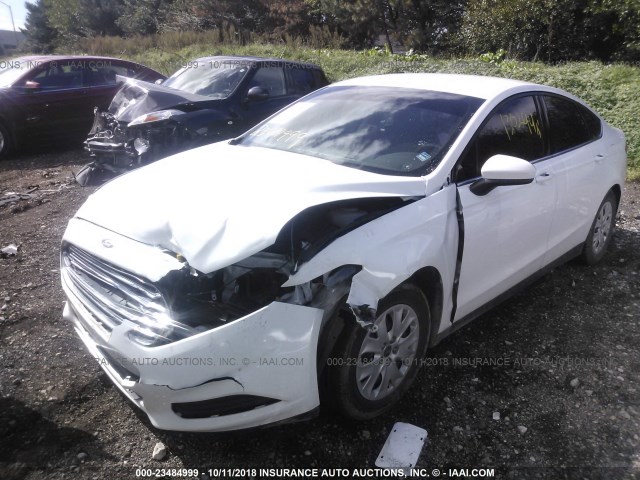 3FA6P0G72DR370208 - 2013 FORD FUSION S WHITE photo 2