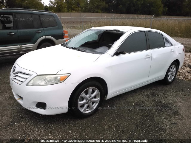 4T1BF3EK4BU603737 - 2011 TOYOTA CAMRY SE/LE/XLE WHITE photo 2