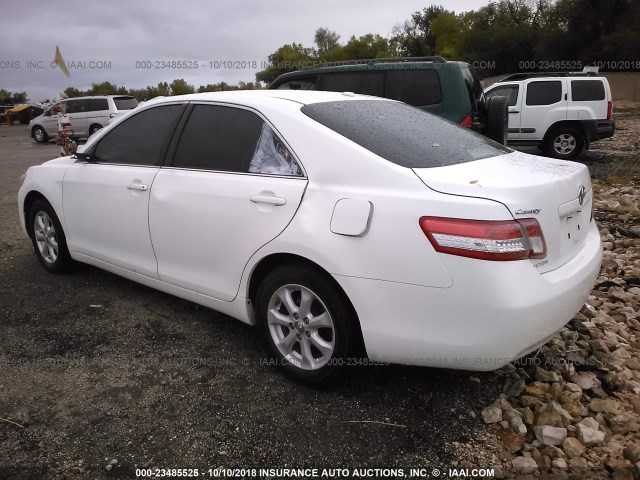 4T1BF3EK4BU603737 - 2011 TOYOTA CAMRY SE/LE/XLE WHITE photo 3