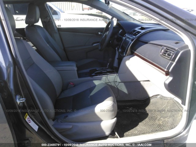 4T4BF1FK5CR220383 - 2012 TOYOTA CAMRY SE/LE/XLE GRAY photo 5