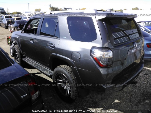 JTEBU5JR2G5330819 - 2016 TOYOTA 4RUNNER SR5 PREM/LTDL/TRAIL/TRD GRAY photo 3