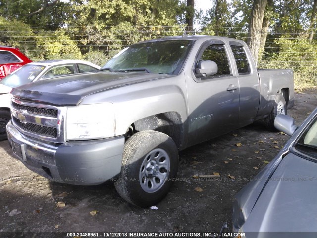 1GCEC19X58Z226271 - 2008 CHEVROLET SILVERADO C1500 SILVER photo 2