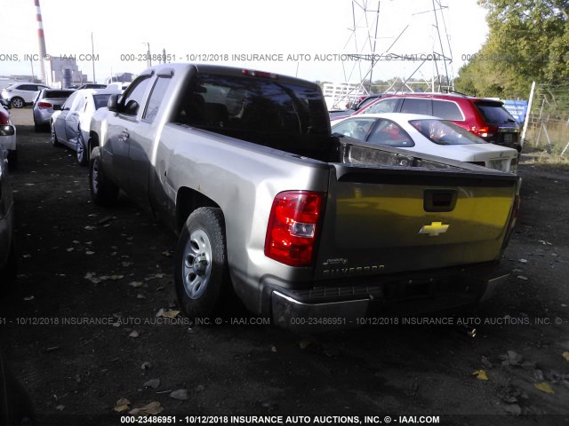 1GCEC19X58Z226271 - 2008 CHEVROLET SILVERADO C1500 SILVER photo 3