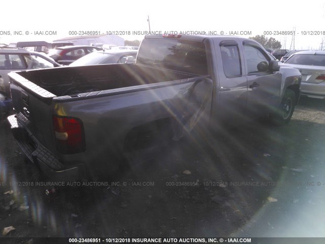 1GCEC19X58Z226271 - 2008 CHEVROLET SILVERADO C1500 SILVER photo 4