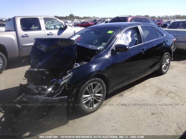 4T1BF1FK6GU125315 - 2016 TOYOTA CAMRY LE/XLE/SE/XSE BLACK photo 2