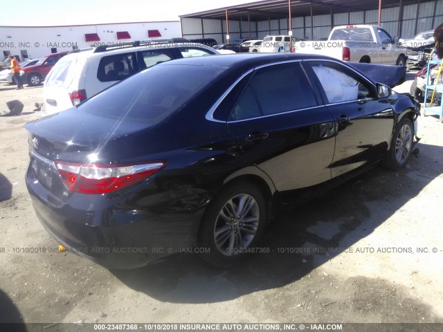 4T1BF1FK6GU125315 - 2016 TOYOTA CAMRY LE/XLE/SE/XSE BLACK photo 4