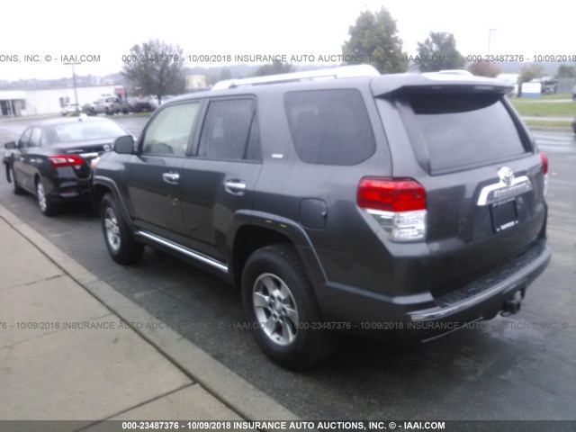 JTEBU5JR8D5118535 - 2013 TOYOTA 4RUNNER SR5/LIMITED/TRAIL GRAY photo 3