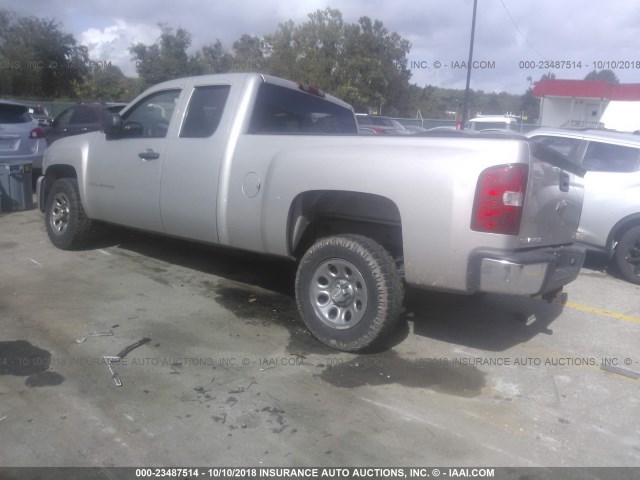 2GCEC19C481251068 - 2008 CHEVROLET SILVERADO C1500 SILVER photo 3