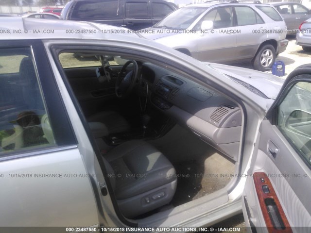 4T1BF32K26U119690 - 2006 TOYOTA CAMRY LE/XLE/SE SILVER photo 5