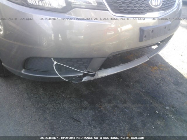 KNAFU4A27D5645689 - 2013 KIA FORTE EX SILVER photo 6