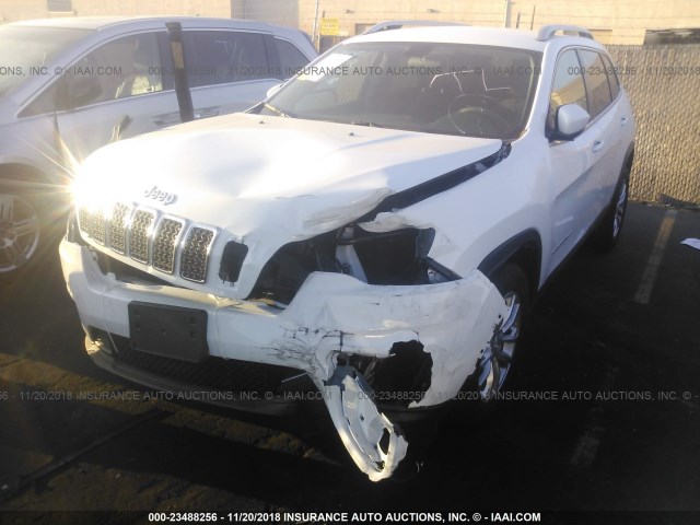 1C4PJLCB7KD187419 - 2019 JEEP CHEROKEE LATITUDE WHITE photo 2