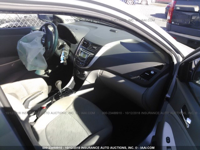 KMHCU4AE3DU292952 - 2013 HYUNDAI ACCENT GLS/SE SILVER photo 5