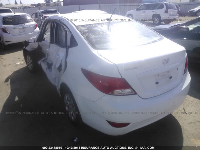 KMHCT4AE3GU102977 - 2016 HYUNDAI ACCENT SE WHITE photo 3