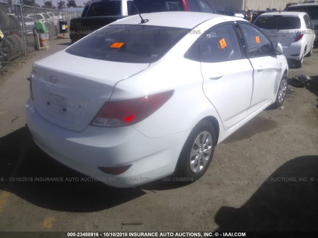 KMHCT4AE3GU102977 - 2016 HYUNDAI ACCENT SE WHITE photo 4