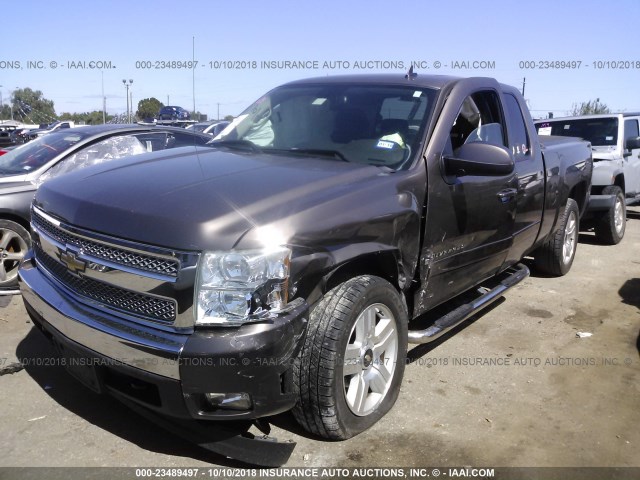 2GCEC19JX81113033 - 2008 CHEVROLET SILVERADO C1500 GRAY photo 2