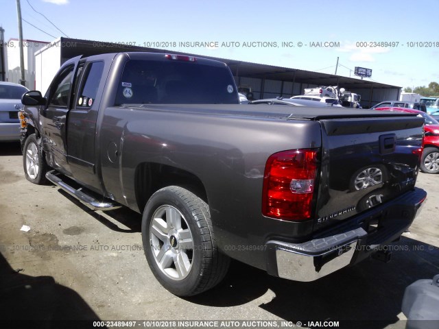 2GCEC19JX81113033 - 2008 CHEVROLET SILVERADO C1500 GRAY photo 3