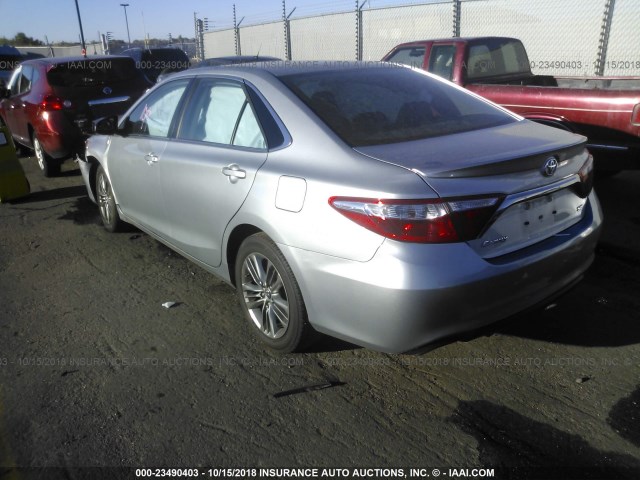 4T1BF1FKXGU238569 - 2016 TOYOTA CAMRY LE/XLE/SE/XSE SILVER photo 3