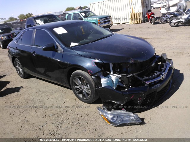 4T1BF1FK5HU361004 - 2017 TOYOTA CAMRY LE/XLE/SE/XSE BLUE photo 1