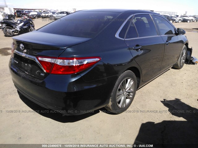 4T1BF1FK5HU361004 - 2017 TOYOTA CAMRY LE/XLE/SE/XSE BLUE photo 4