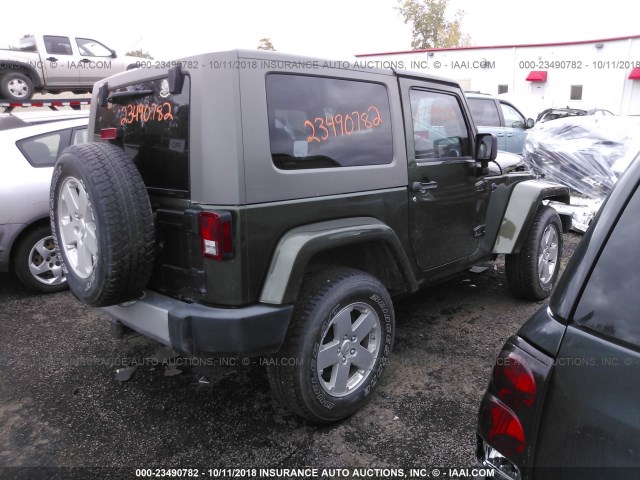 1J4FA54108L540556 - 2008 JEEP WRANGLER SAHARA GREEN photo 4