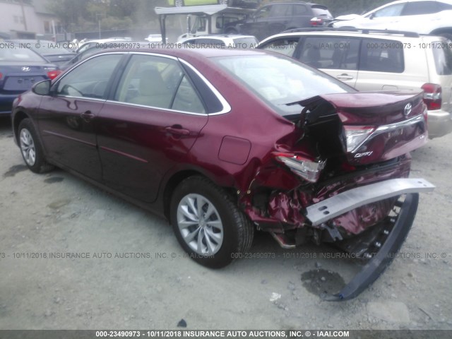 4T1BF1FK6HU661554 - 2017 TOYOTA CAMRY LE/XLE/SE/XSE RED photo 3