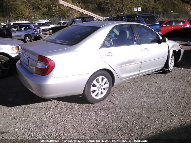 4T1BF30K82U010227 - 2002 TOYOTA CAMRY LE/XLE/SE SILVER photo 4
