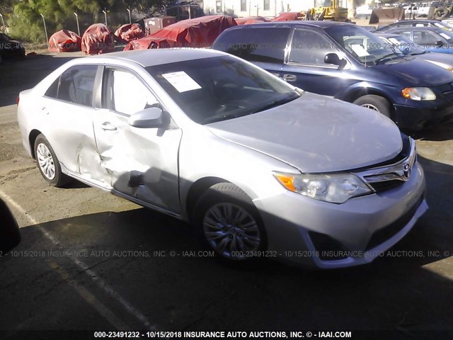 4T4BF1FK1CR171733 - 2012 TOYOTA CAMRY SE/LE/XLE ვერცხლისფერი ფოტო 1