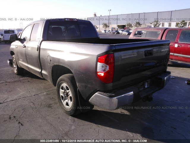 5TFRY5F1XHX212470 - 2017 TOYOTA TUNDRA DOUBLE CAB SR/SR5 GRAY photo 3