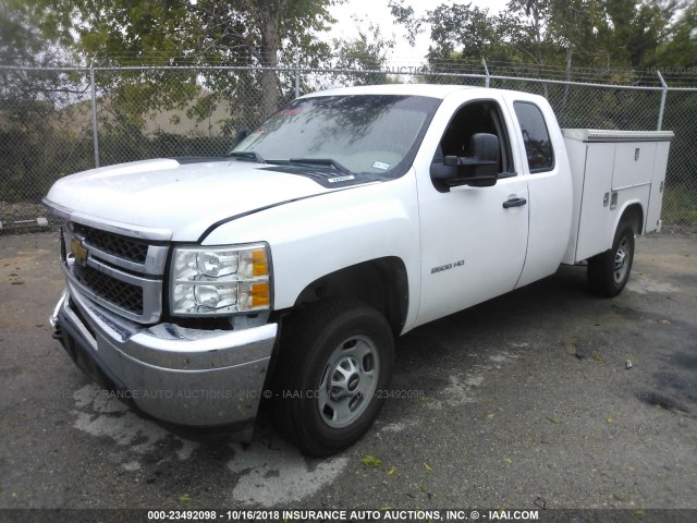 1GB2CVCG3DZ252384 - 2013 CHEVROLET SILVERADO C2500 HEAVY DUTY WHITE photo 2