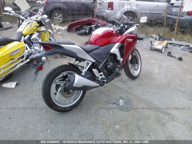 MLHMC4110B5000266 - 2011 HONDA CBR250 R RED photo 4