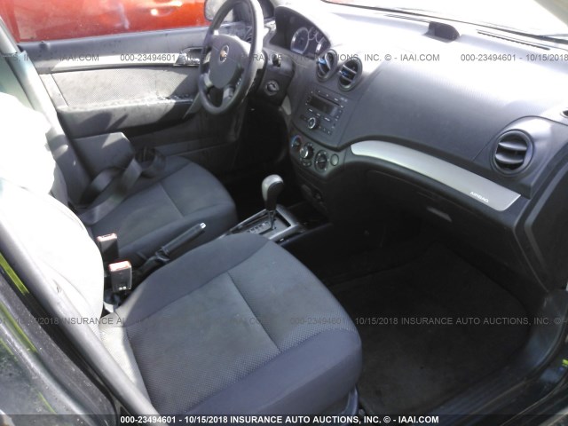 KL1TD56608B092261 - 2008 CHEVROLET AVEO LS BLACK photo 5