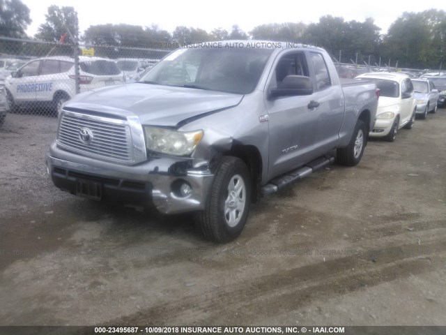 5TFRY5F16CX121785 - 2012 TOYOTA TUNDRA DOUBLE CAB SR5 SILVER photo 2