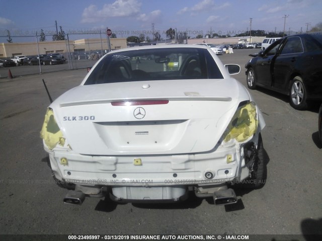 WDBWK5EA7BF239174 - 2011 MERCEDES-BENZ SLK 300 WHITE photo 6