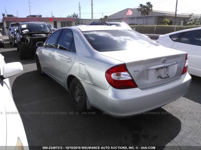 JTDBE32K240298146 - 2004 TOYOTA CAMRY LE/XLE Күміс фото 3