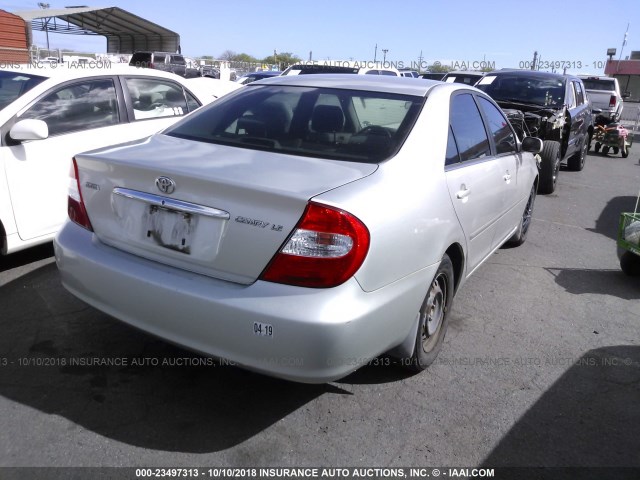 JTDBE32K240298146 - 2004 TOYOTA CAMRY LE/XLE Күміс фото 4