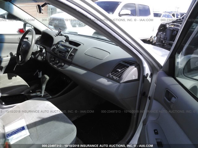 JTDBE32K240298146 - 2004 TOYOTA CAMRY LE/XLE Күміс фото 5
