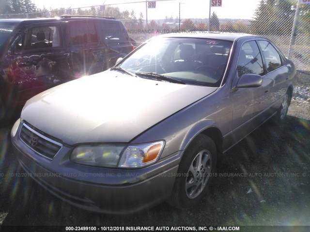 4T1BF22K9YU108828 - 2000 TOYOTA CAMRY LE/XLE BEIGE photo 2