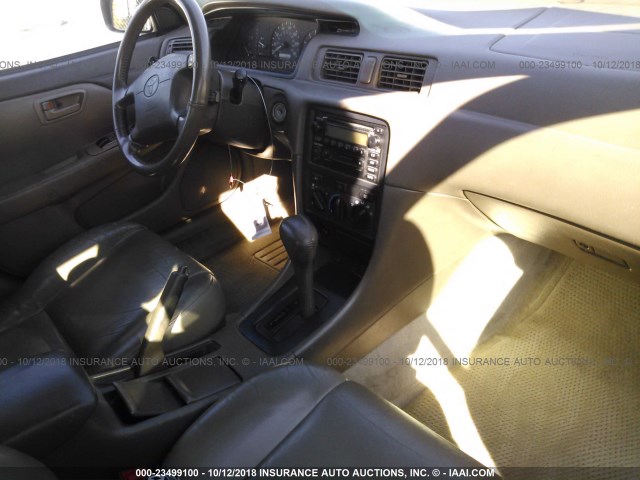 4T1BF22K9YU108828 - 2000 TOYOTA CAMRY LE/XLE BEIGE photo 5