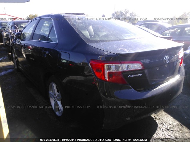 4T1BF1FK1EU366485 - 2014 TOYOTA CAMRY L/SE/LE/XLE Qara foto 3