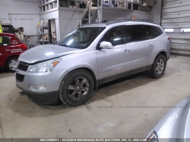 1GNEV23D09S110380 - 2009 CHEVROLET TRAVERSE LT SILVER photo 2