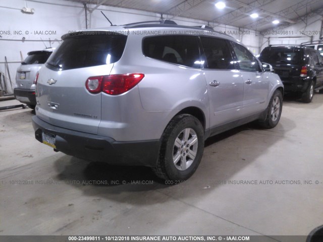 1GNEV23D09S110380 - 2009 CHEVROLET TRAVERSE LT SILVER photo 4